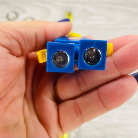 4 large Lego mini figure flash lights keychain pirate , burglar , lego movie II - Picture 5 of 12